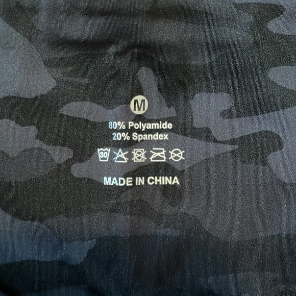 Dragon Fit black camo capri leggings. - Picture 6 of 6